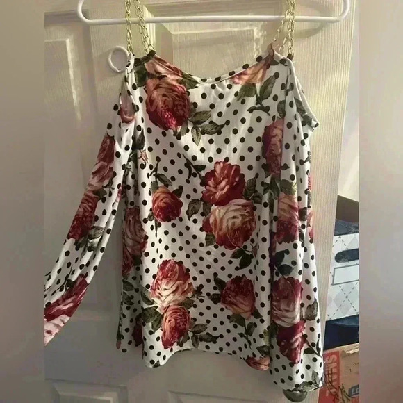 one love Tops - NWOT- One love flower shoulder cut out long sleeve shirt size large